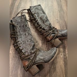 Freebird- Coal Snake Boot